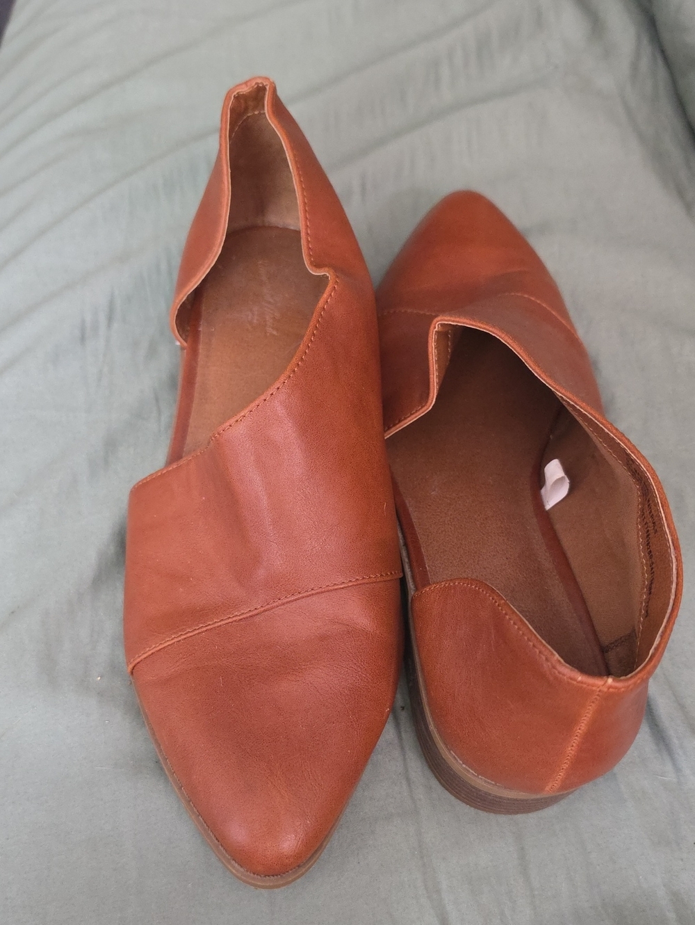 Universal Thread Women's Pointed Slip-On Flats - Chestnut